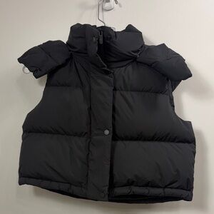Lululemon Women’s Wunder Puff super cropped vest in black size 4.